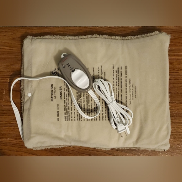 Sunbeam, Ultra Soft Heating Pad with 4 heat settings. New In Box - Picture 5 of 16